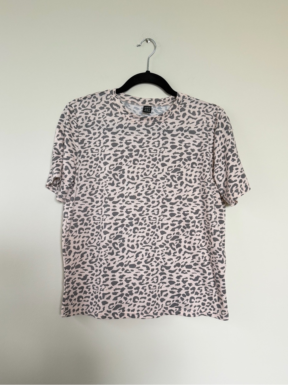 SHEIN Beige and Gray Leopard Print Crewneck Tee